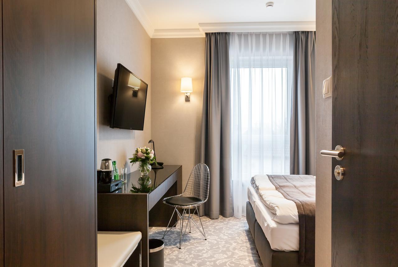 Hotel Mansor 종프키 외부 사진