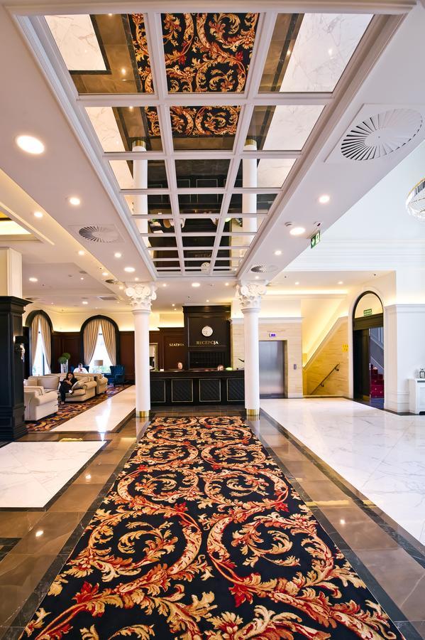 Hotel Mansor 종프키 외부 사진